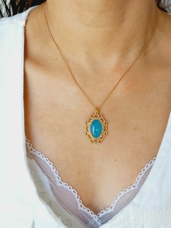 COLAR OVAL CRAVEJADO DE MINI ZIRCONIAS COM PEDRA AGATA AZUL CÉU - comprar online