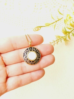 COLAR ZODIACO CONCHA NATURAL MADREPÉROLA - comprar online
