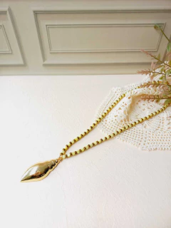 COLAR CANUTILHO DE PEDRA NATURAL JADE AMARELA E HEMATITA PINGENTE CONCHA