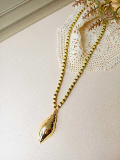 COLAR CANUTILHO DE PEDRA NATURAL JADE AMARELA E HEMATITA PINGENTE CONCHA - Cordão de Luz Joias Finas