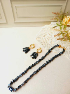 COLAR CASCALHOS DE HEMATITA METALIZADA na internet