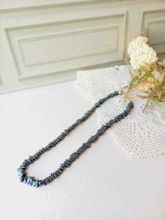 COLAR CASCALHOS DE HEMATITA METALIZADA - loja online