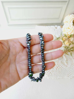 COLAR CASCALHOS DE HEMATITA METALIZADA