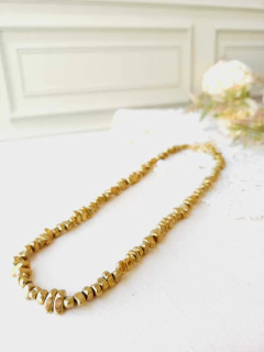 COLAR CASCALHOS DE HEMATITA