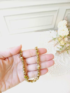 COLAR CASCALHOS DE HEMATITA na internet