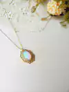 COLAR OVAL CRAVEJADO DE MINI ZIRCONIAS COM PEDRA OPALINA