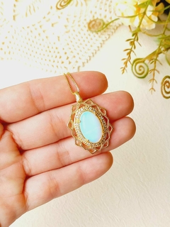 COLAR OVAL CRAVEJADO DE MINI ZIRCONIAS COM PEDRA OPALINA na internet