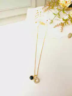 COLAR COM DOIS PINGENTES EM ZIRCONIAS E PEDRA NATURAL AGATHA NEGRA