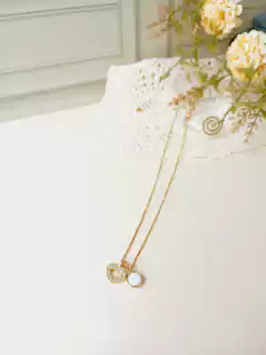 COLAR COM DOIS PINGENTES EM ZIRCONIAS E PEDRA NATURAL MADREPÉROLA - loja online