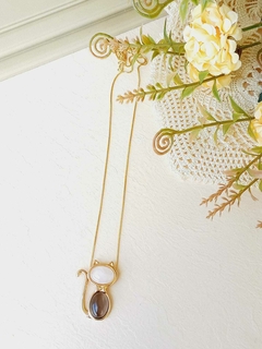 COLAR GATINHO COM PEDRA NATURAL QUARTZO ROSA E FUMÊ