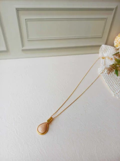 Imagem do COLAR GOTA MÉDIO COM AMAZONITA BEGE