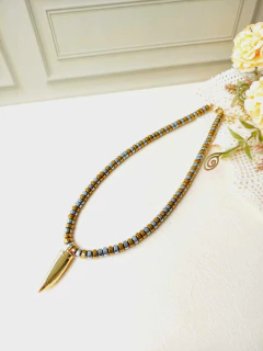 COLAR DE ANÉIS DE HEMATITA METALIZADA COM DENTE DE SABRE - comprar online