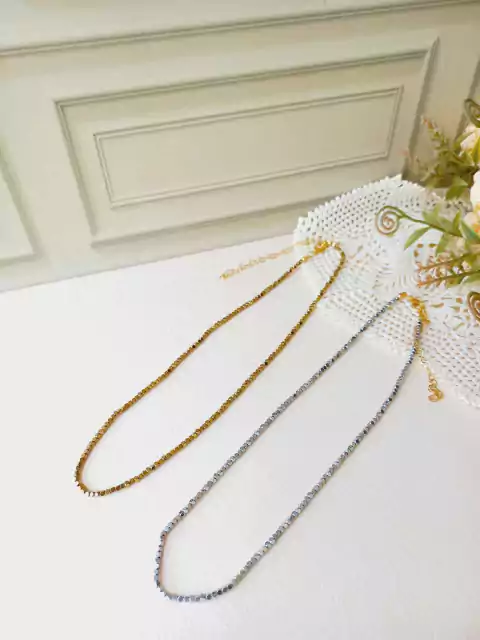 COLAR MINI PASTILHAS DE HEMATITA