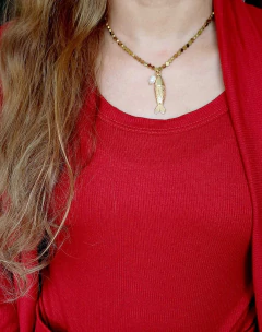 COLAR COM HEMATITA PINGENTE PEIXE E PÉROLA na internet