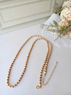 COLAR LONGO DISCOS DE HOWLITA LARANJA COM HEMATITA - comprar online