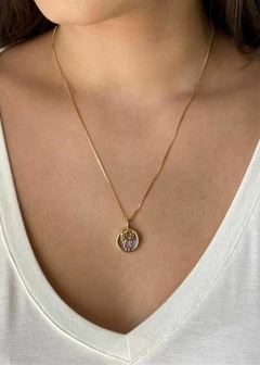 COLAR MENINA COM PEDRA NATURAL EM FORMATO REDONDO - comprar online