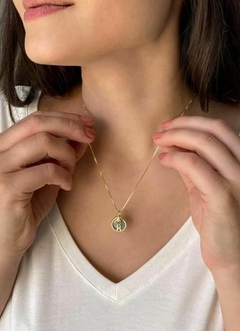 COLAR MENINO COM PEDRA NATURAL EM FORMATO REDONDO - comprar online