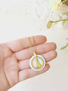COLAR PINGENTE MÉDIO NOSSA SENHORA COM MADREPEROLA - comprar online