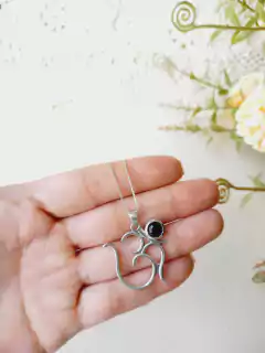 COLAR OM PRATA 925 COM PEDRA NATURAL AMETISTA - comprar online