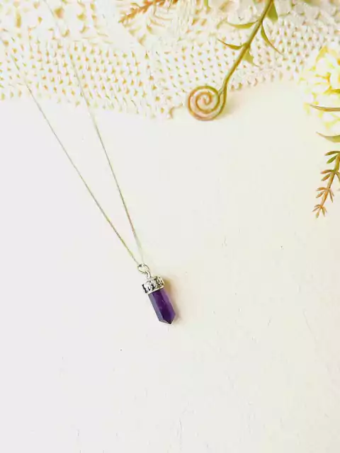 COLAR PRISMA GEOMÉTRICO EM PRATA 925 PEDRA NATURAL AMETISTA