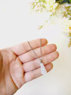 COLAR PRISMA GEOMÉTRICO QUARTZO ROSA na internet