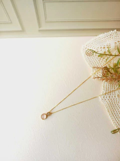 COLAR PINGENTE DUPLO EM ZIRCÔNIAS E PEDRA NATURAL QUARTZO ROSA