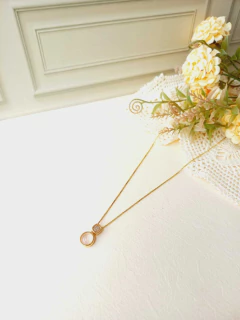 COLAR PINGENTE DUPLO EM ZIRCÔNIAS E PEDRA NATURAL QUARTZO ROSA - loja online