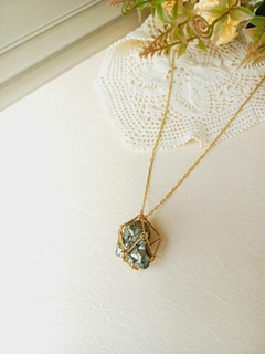 COLAR REDINHA COM A PEDRA NATURAL PIRITA - Cordão de Luz Joias Finas