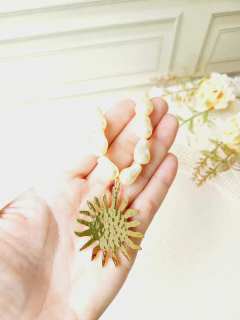 COLAR SOL COM PÉROLAS DE ÁGUA DOCE - Cordão de Luz Joias Finas