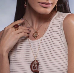 COLAR CHAMADOR DE ANJO CONCHA COM PEDRAS NATURAIS na internet