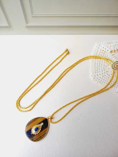 COLAR FIO MARROQUINO PINGENTE OLHO DE TIGRE - Cordão de Luz Joias Finas