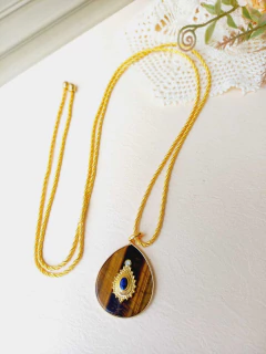 COLAR FIO MARROQUINO PINGENTE OLHO DE TIGRE - comprar online