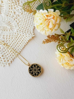 COLAR MANDALA FLOR DA VIDA COM PEDRA NATURAL