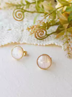 BRINCO REDONDO MÉDIO COM PEDRA NATURAL QUARTZO ROSA FACETADO - loja online