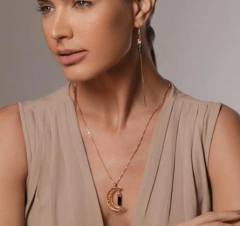 COLAR MEIA LUA COM TURMALINA NEGRA - comprar online