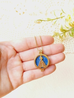 COLAR RELICÁRIO CÁPSULA NOSSA SENHORA 7 PEDRAS NATURAIS - Cordão de Luz Joias Finas