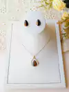 CONJUNTO EM FORMATO GOTA COM PEDRA NATURAL OLHO DE TIGRE