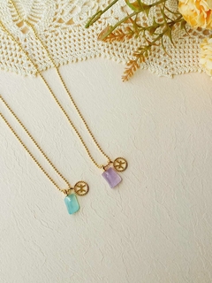 COLAR SIGNO DE PEIXES COM PEDRA NATURAL