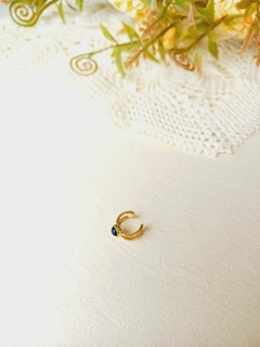 BRINCO PIERCING BANHO OURO COM PEDRA NATURAL AGATHA NEGRA na internet