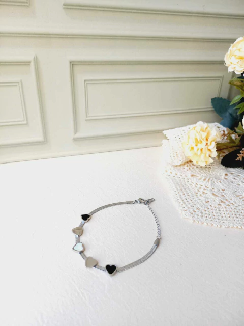 PULSEIRA AÇO INOX CORAÇÕES EM MADREPÉROLA E ONIX - comprar online