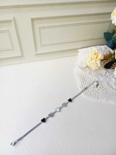 PULSEIRA AÇO INOX CORAÇÕES EM MADREPÉROLA E ONIX - loja online