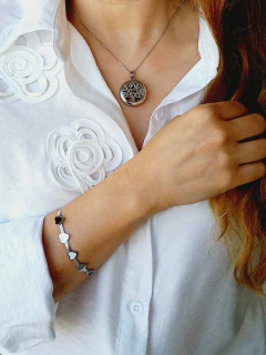 PULSEIRA AÇO INOX CORAÇÕES EM MADREPÉROLA E ONIX na internet