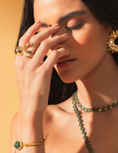 PULSEIRA CORDÃO COM PEDRA NATURAL CRAVEJADA ESMERALDA - Cordão de Luz Joias Finas