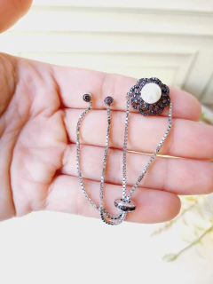 PULSEIRA GRAVATINHA FLOR COM APLICAÇOES DE RÓDIO NEGRO - Cordão de Luz Joias Finas