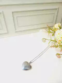 COLAR RELICÁRIO EM AÇO INOX CORAÇÃO MÉDIO LISO COM DUAS FOTO