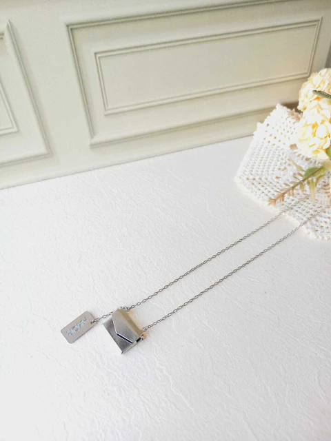 COLAR RELICÁRIO CARTA - comprar online