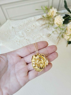 RELICARIO BOTAO DE ROSA COM UMA FOTO na internet