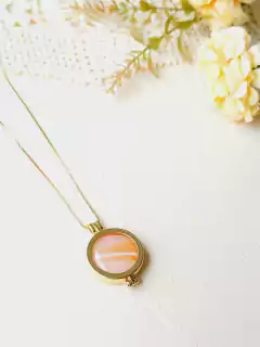 COLAR RELICÁRIO LISO COM UMA PEDRA NATURAL - Cordão de Luz Joias Finas