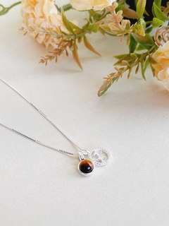 COLAR PRATA 925 SIGNO DE SAGITARIO COM PEDRA NATURAL OLHO DE TIGRE na internet