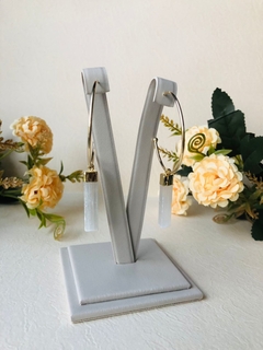 BRINCO DE ARGOLA MÉDIA BANHO OURO 18K PINGENTE REMOVÍVEL PEDRA NATURAL SELENITA